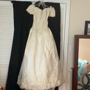 Elegant cream wedding Dress